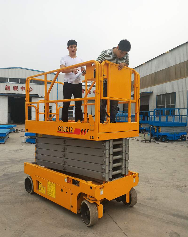 自行剪叉式升降平臺