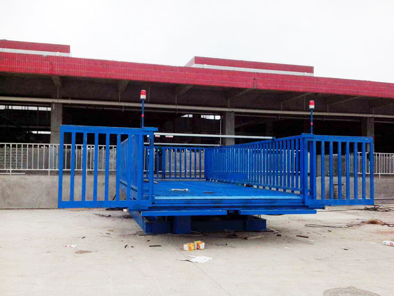 卸豬臺升降機