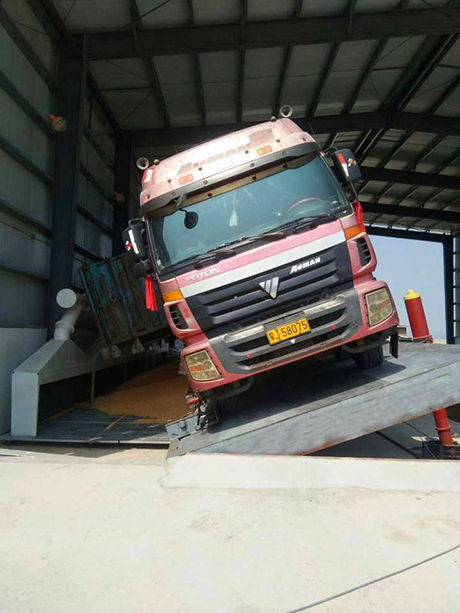 側翻液壓卸車機